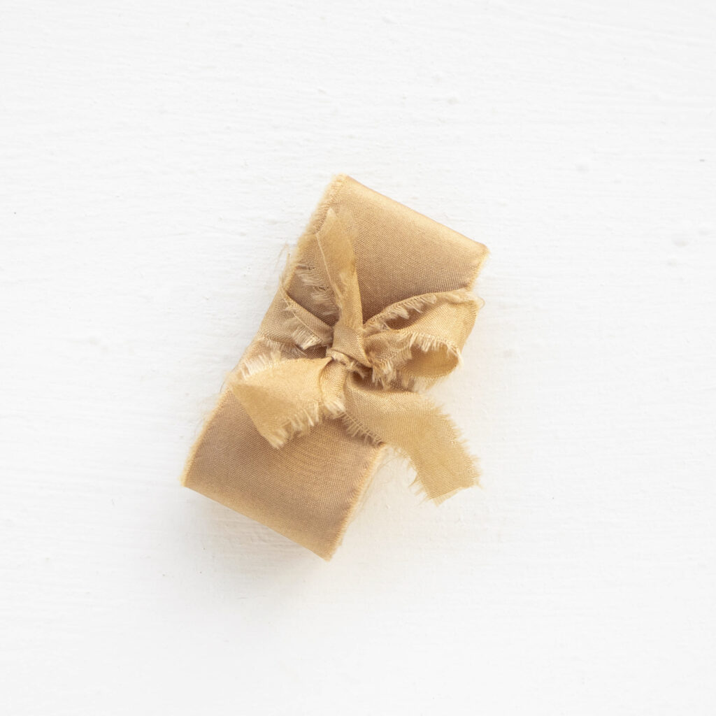 Webshop Zijden Linten Silk Ribbon La Lettre Kalligrafie Antique Gold