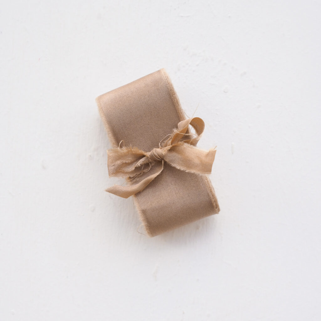 La Lettre Lint handgemaakte zijden linten hand dyed silk ribbon kleur Pumpkin Spice
