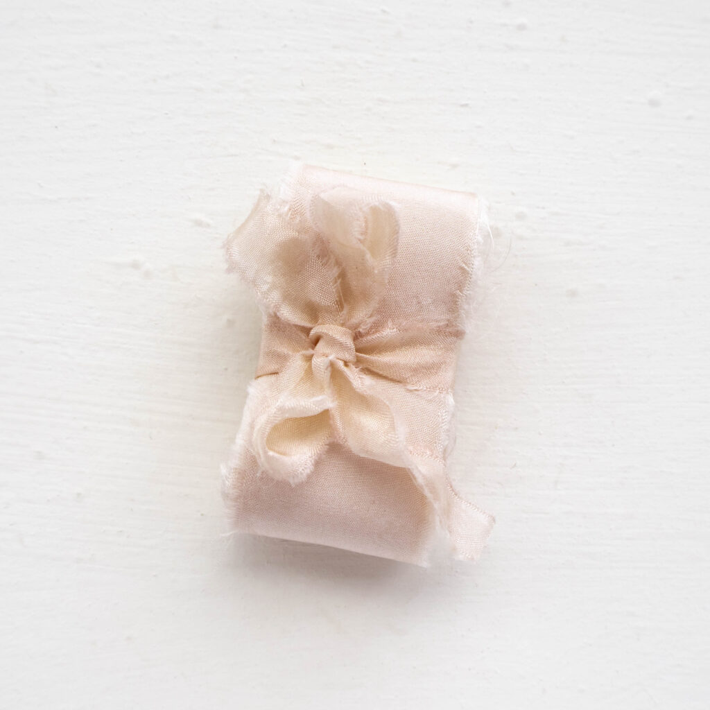 La Lettre Lint handgemaakte zijden linten hand dyed silk ribbon kleur Nude